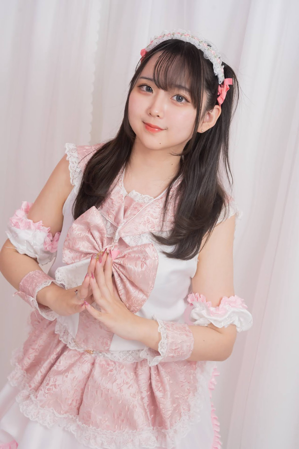 メンバーカラー ピンク
年齢 永遠の17歳♡
出身地 マシュマロ王国
誕生日
星座 乙女座
血液型 A型
好きな食べ物 マカロン
趣味 アイドル
特技 みんなを笑顔にすること♡
マシュマロ王国から来たお菓子の妖精♡
世界から甘いものを広めるためにアイドルをはじめた!グループの妹系な存在でMC担当のしっかり者!みなさんにあま〜い思い出をプレゼント!はい!あ~ん♡